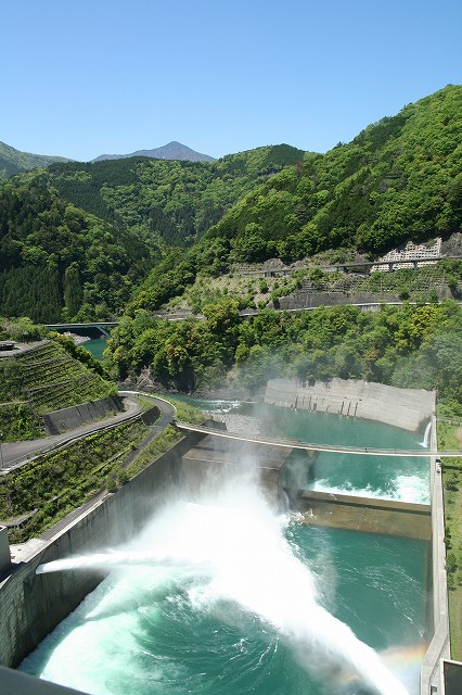 水の恵み体感ツアー　植栽体験＆ダム周辺で遊び学ぼう！