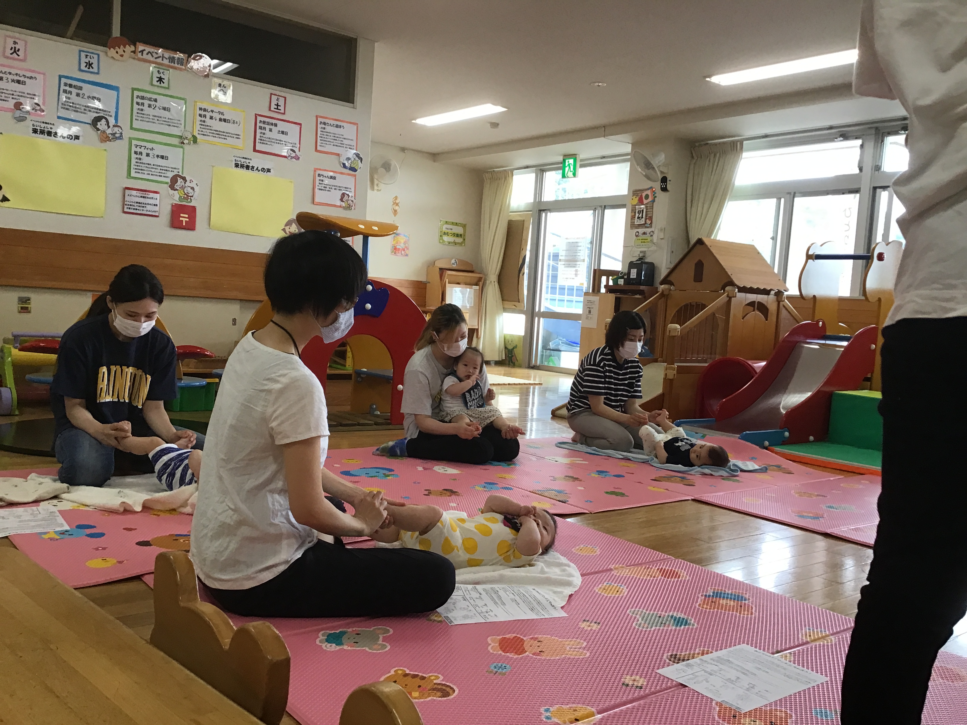 あかちゃんとタッチしちゃおう