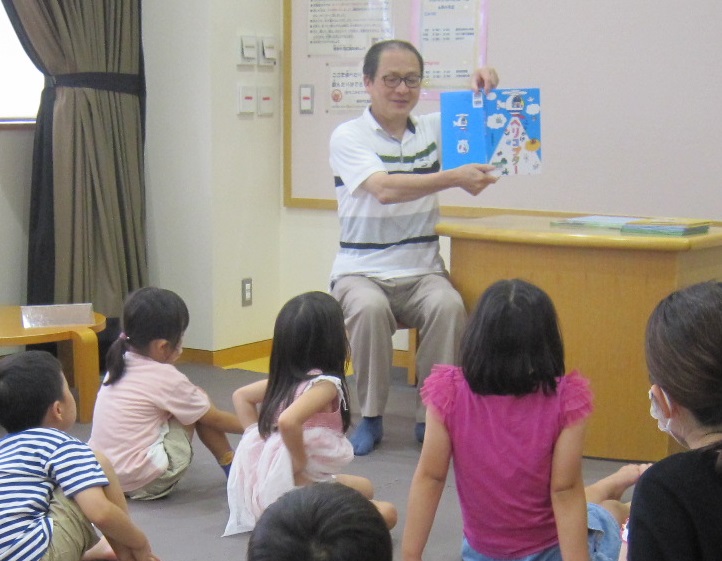 おはなし会（山びこ親子読書会)