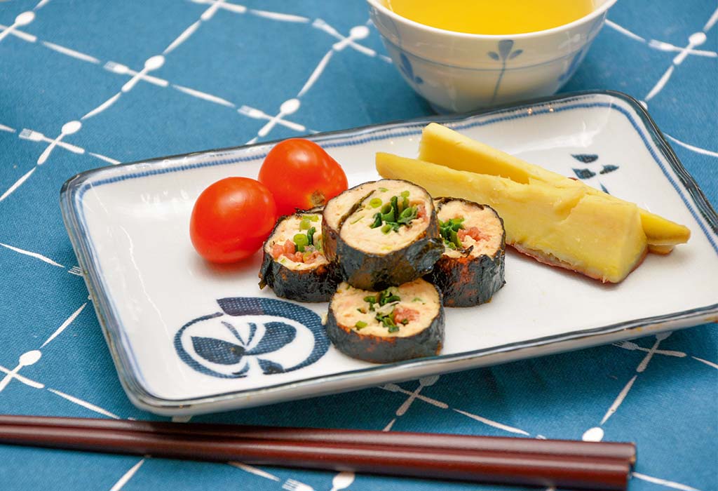 彩りもう一品🍙鶏ひき肉ののり巻き