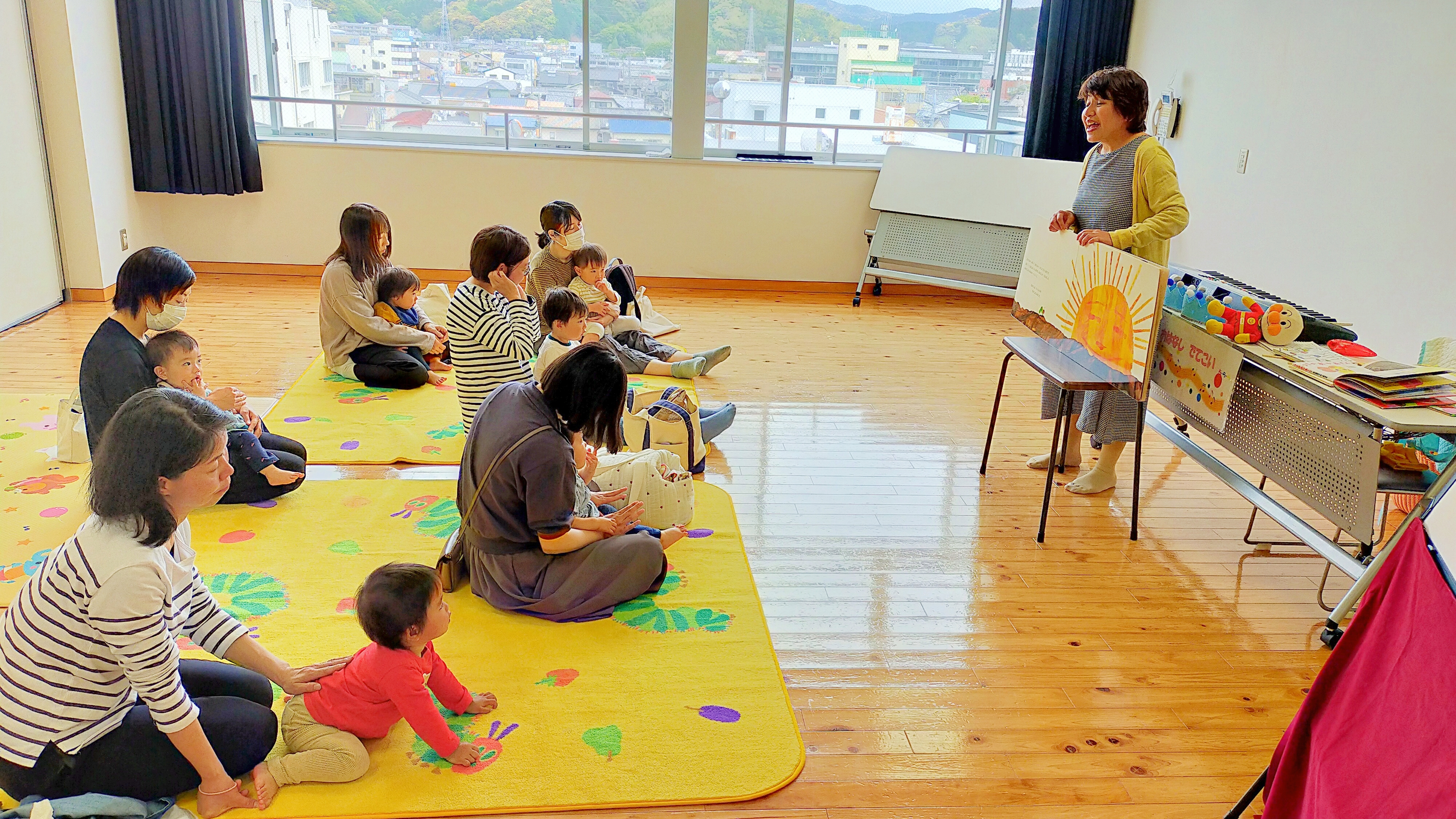 おはなしでてこい