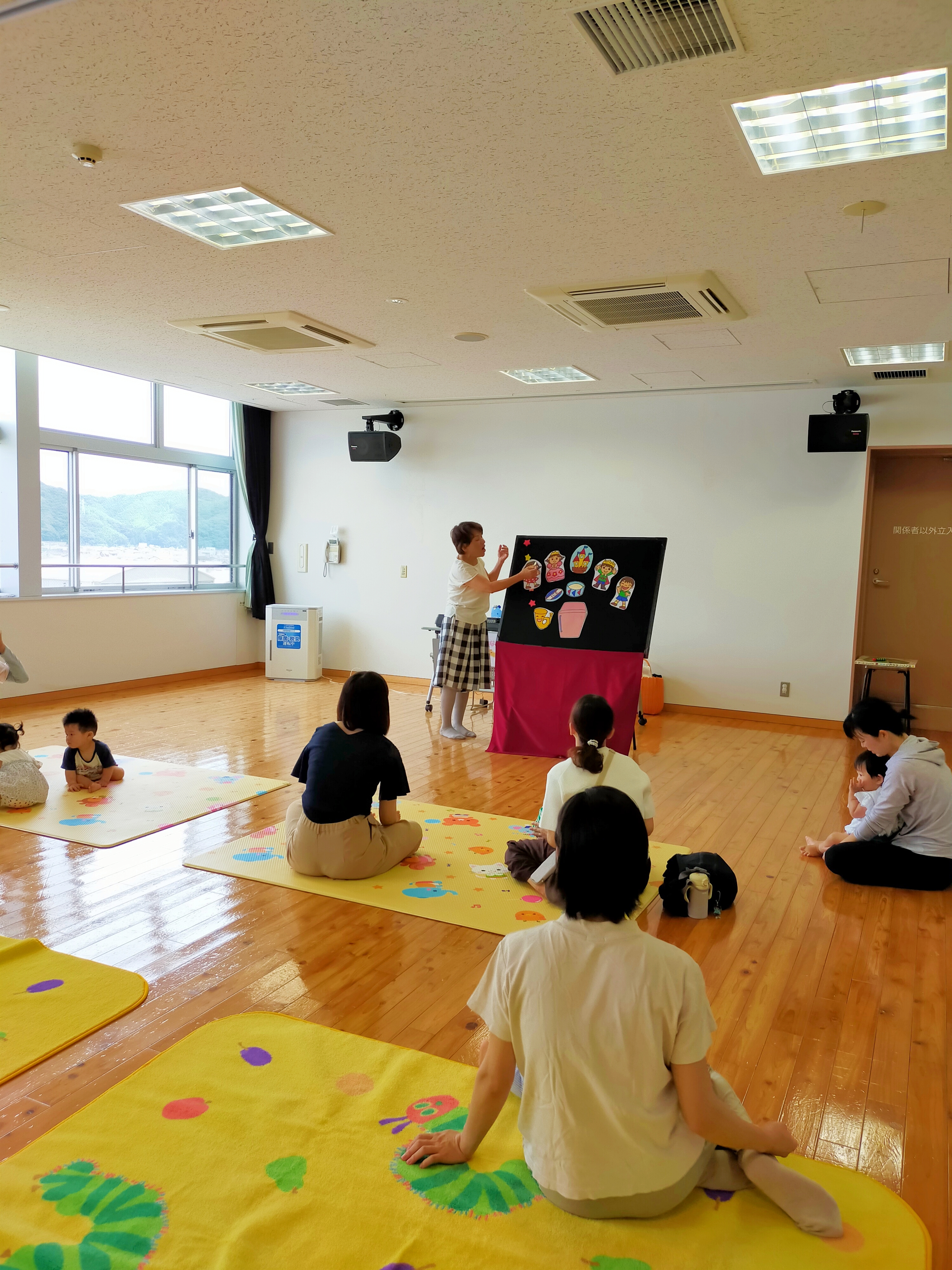 おはなしでてこい