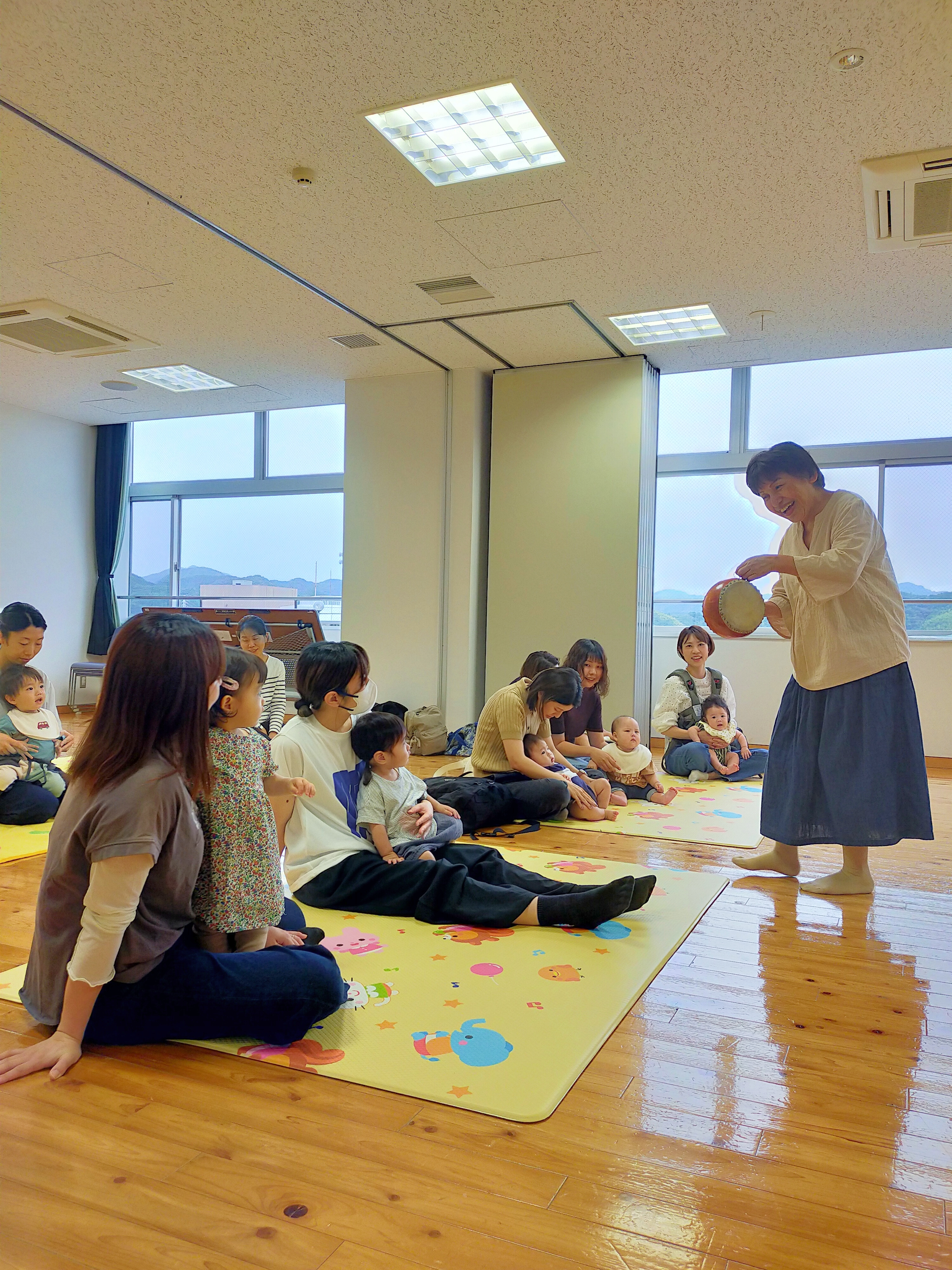 おはなしでてこい