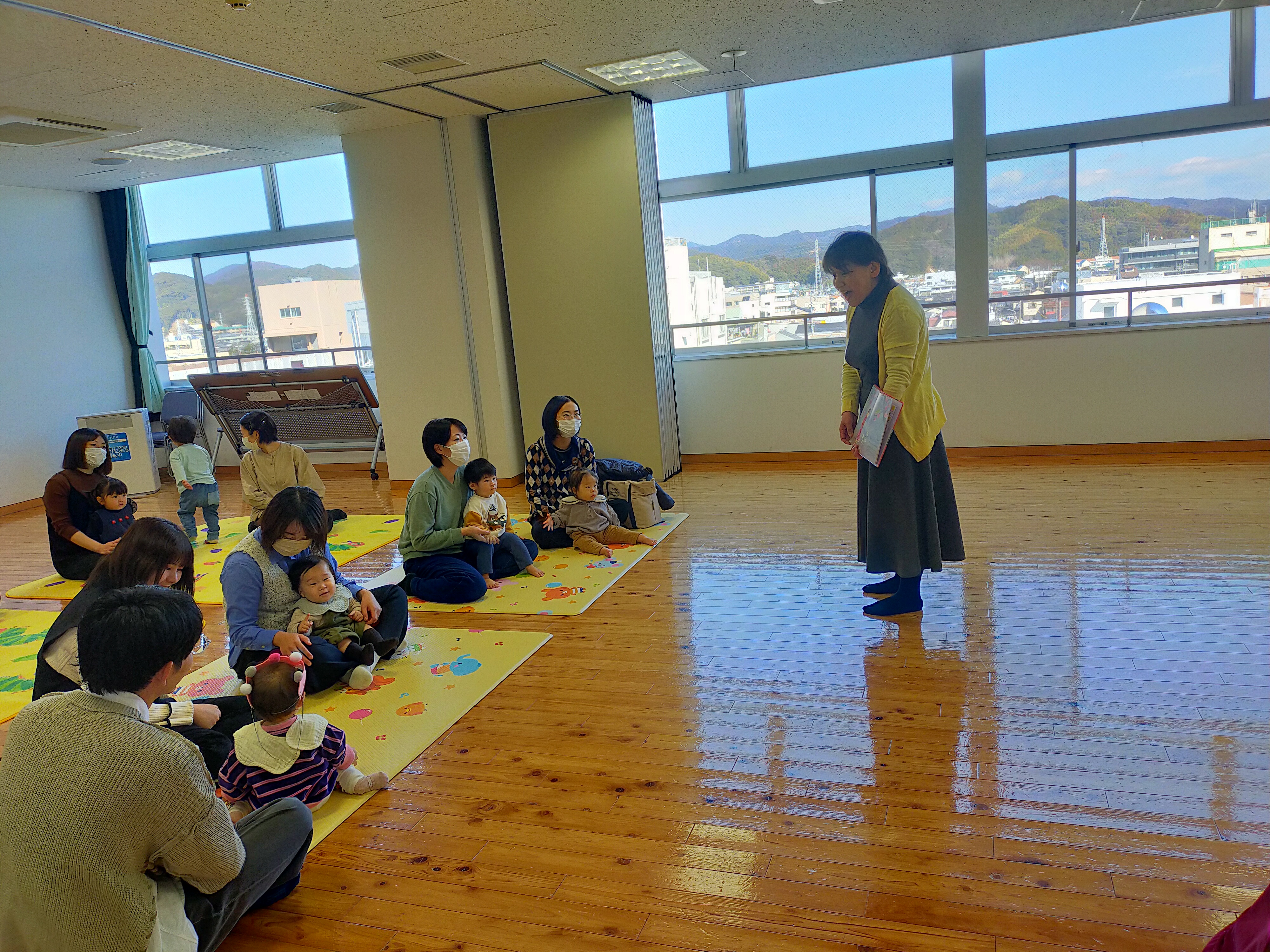 おはなしでてこい