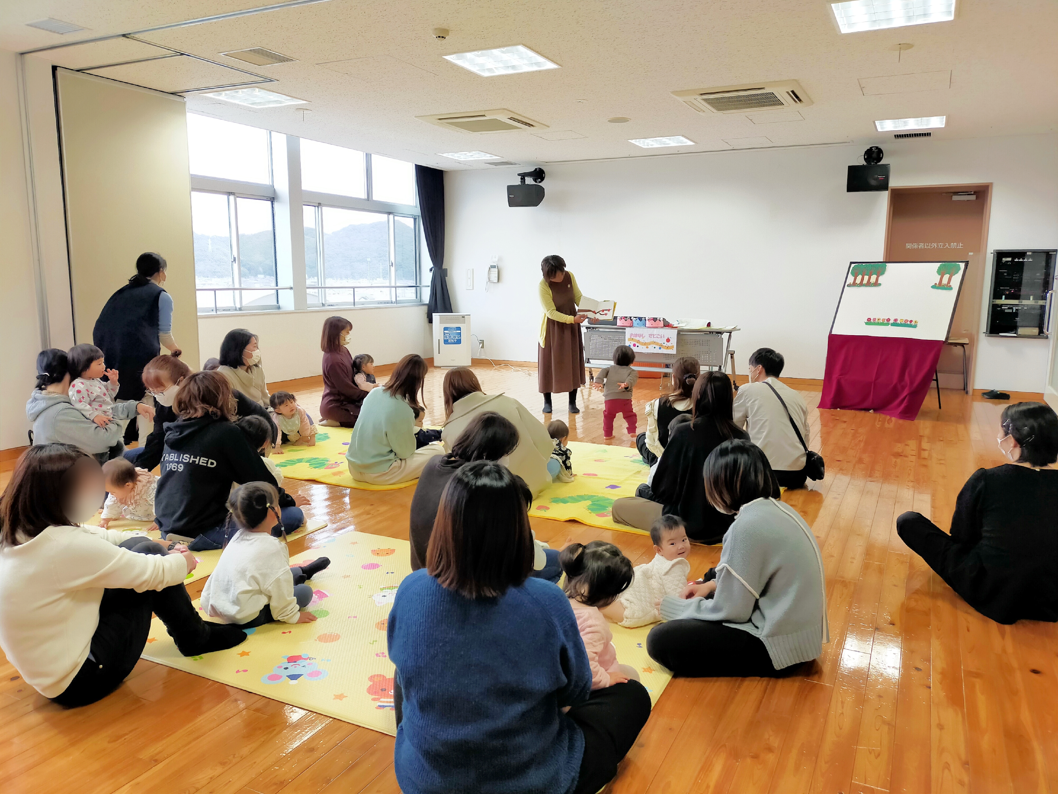 おはなしでてこい